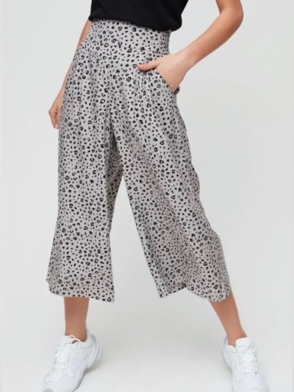ARITZIA Sunday Best “Sullivan” Crop Animal Print Wide Leg Pant Sz XS